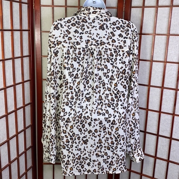 Maurices 2X Top Gauzy Leopard Print - Picture 4 of 8